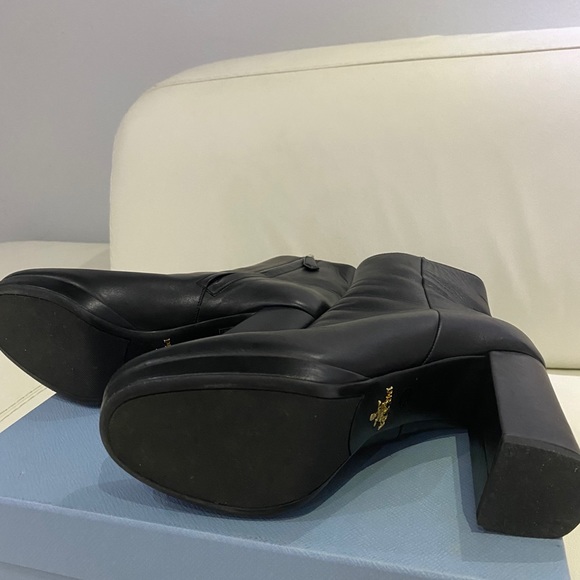 PRADA HEELED LEATHER ANKLE BOOTS - Picture 6 of 8